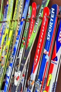 Gdzie wypożyczyć narty w Spytkowicach?